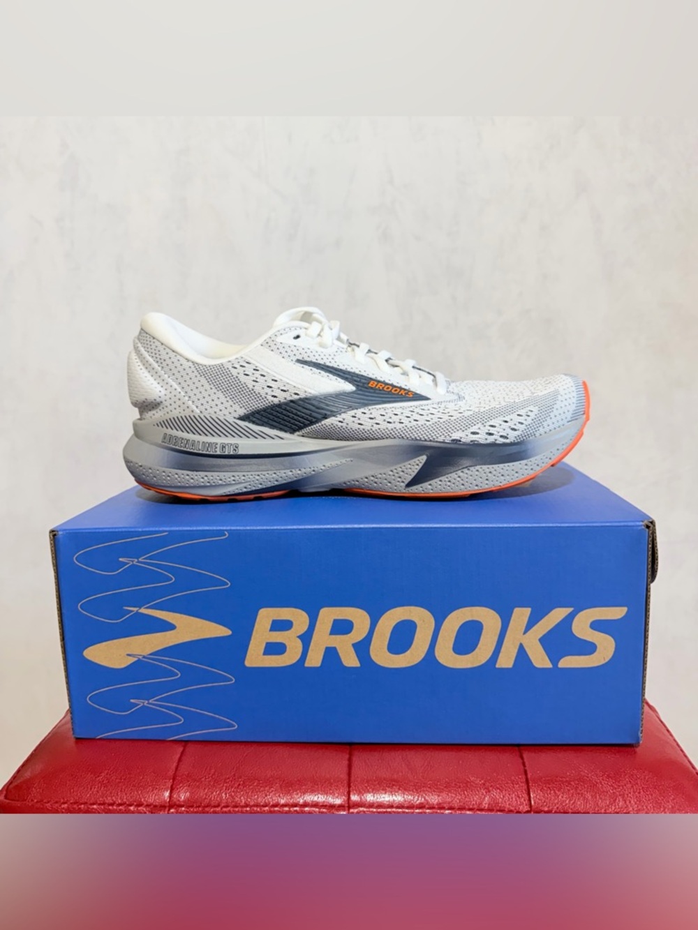 New BROOKS Adrenaline GTS 24 Men's Shoes Size 7 (D), White/Peacoat/Alloy